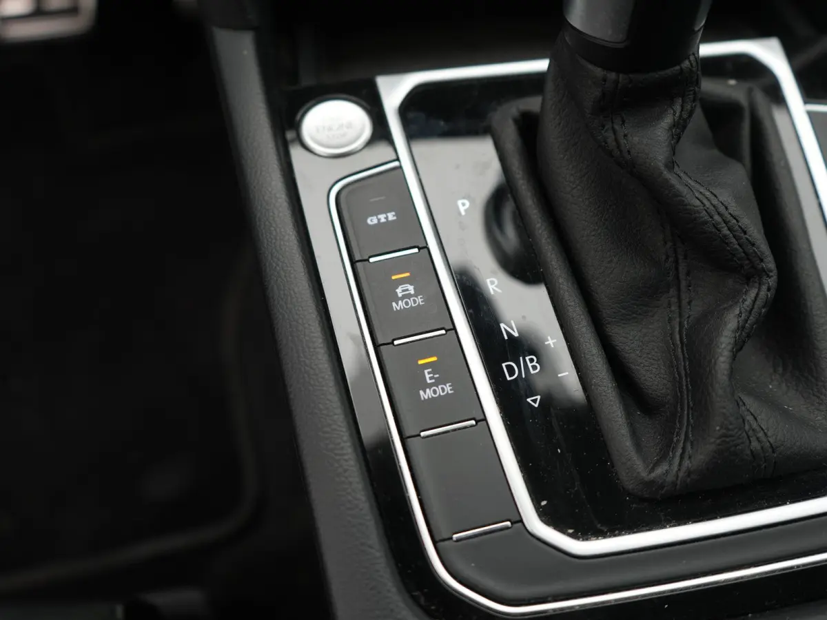 1.4 TSI eHybrid Elegance | STOELVERWARMING VOOR EN ACHTER | ADAPTIEF CRUISE CONTROL | MATRIX LED KOPLAMPEN | 18 " LICHTMETALEN VELGEN | 12 MAANDEN BOVAG GARANTIE |