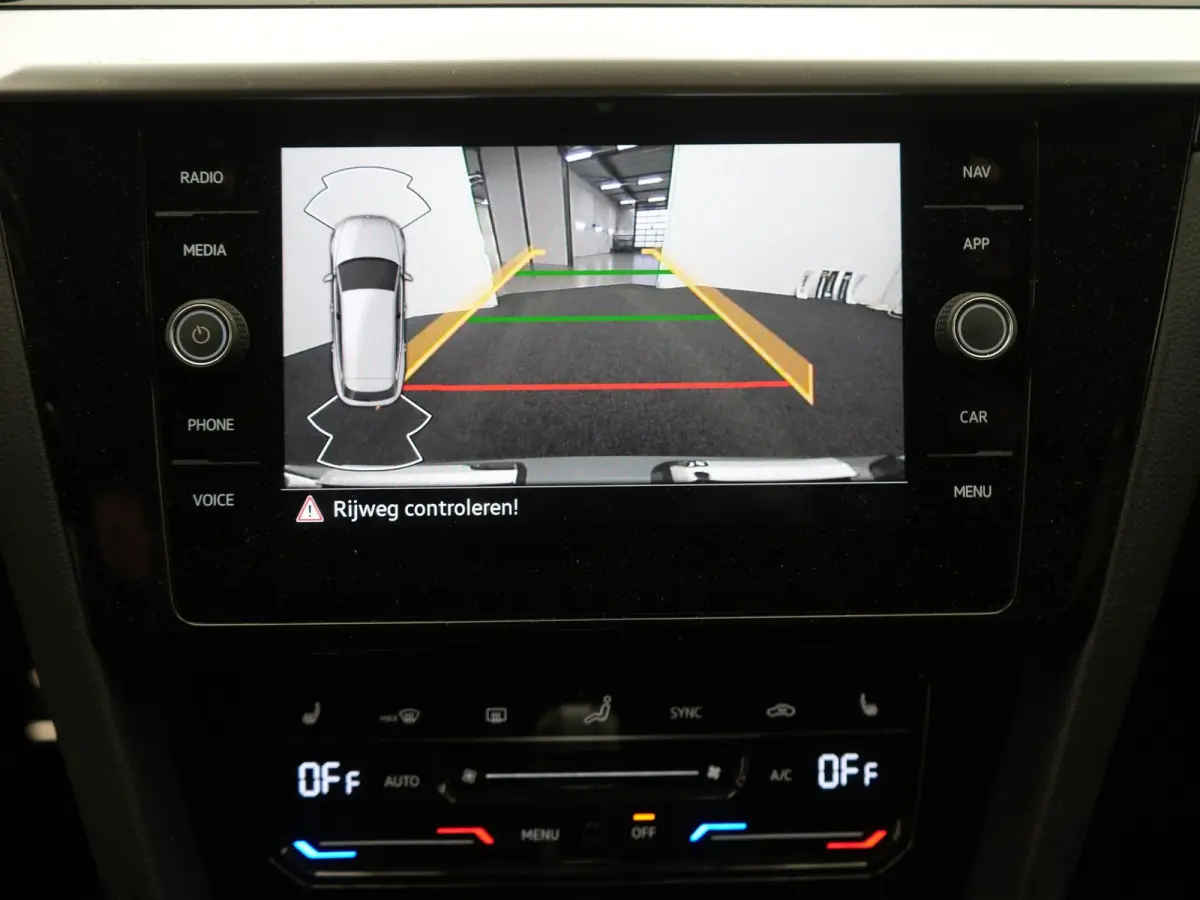 1.4 TSI eHybrid Elegance | STOELVERWARMING VOOR EN ACHTER | ADAPTIEF CRUISE CONTROL | MATRIX LED KOPLAMPEN | 18 " LICHTMETALEN VELGEN | 12 MAANDEN BOVAG GARANTIE |