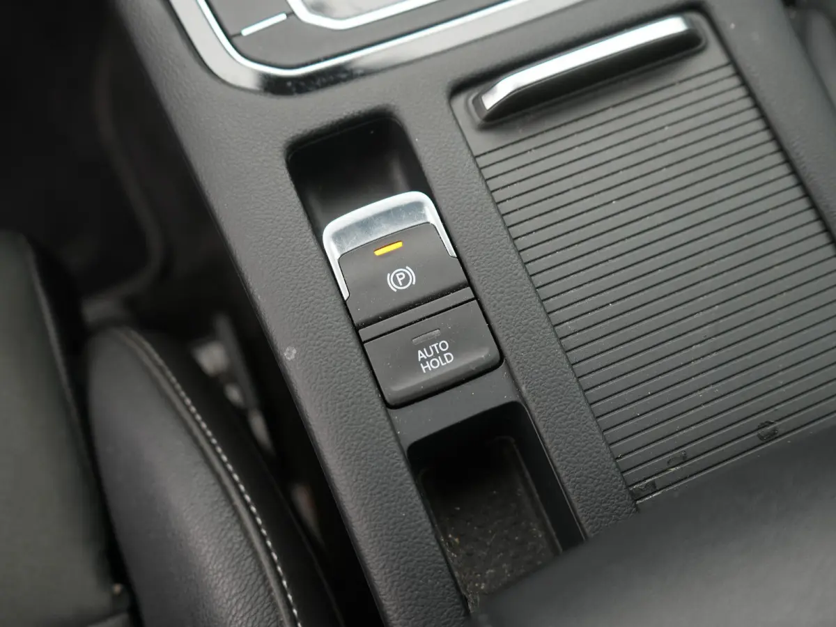 1.4 TSI eHybrid Elegance | STOELVERWARMING VOOR EN ACHTER | ADAPTIEF CRUISE CONTROL | MATRIX LED KOPLAMPEN | 18 " LICHTMETALEN VELGEN | 12 MAANDEN BOVAG GARANTIE |
