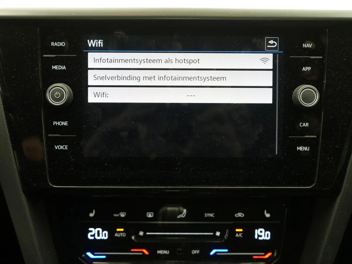 1.4 TSI eHybrid Elegance | STOELVERWARMING VOOR EN ACHTER | ADAPTIEF CRUISE CONTROL | MATRIX LED KOPLAMPEN | 18 " LICHTMETALEN VELGEN | 12 MAANDEN BOVAG GARANTIE |