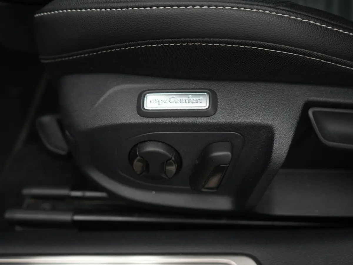 1.4 TSI eHybrid Elegance | STOELVERWARMING VOOR EN ACHTER | ADAPTIEF CRUISE CONTROL | MATRIX LED KOPLAMPEN | 18 " LICHTMETALEN VELGEN | 12 MAANDEN BOVAG GARANTIE |