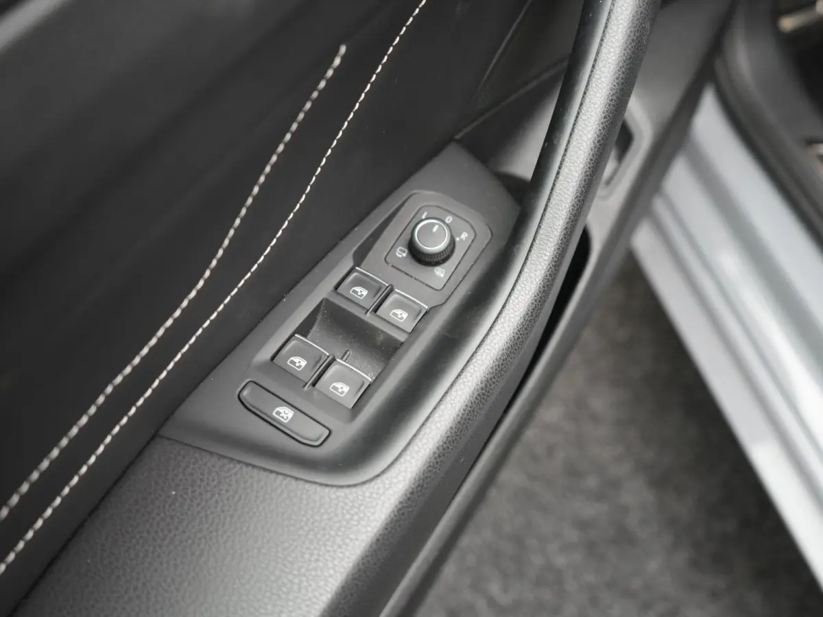 1.4 TSI eHybrid Elegance | STOELVERWARMING VOOR EN ACHTER | ADAPTIEF CRUISE CONTROL | MATRIX LED KOPLAMPEN | 18 " LICHTMETALEN VELGEN | 12 MAANDEN BOVAG GARANTIE |