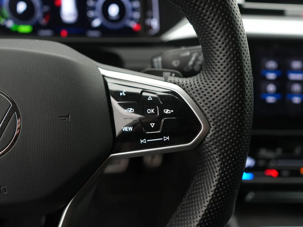 1.4 TSI eHybrid Elegance | STOELVERWARMING VOOR EN ACHTER | ADAPTIEF CRUISE CONTROL | MATRIX LED KOPLAMPEN | 18 " LICHTMETALEN VELGEN | 12 MAANDEN BOVAG GARANTIE |