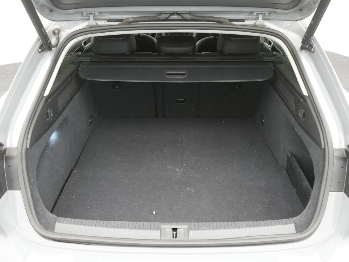 1.4 TSI eHybrid Elegance | STOELVERWARMING VOOR EN ACHTER | ADAPTIEF CRUISE CONTROL | MATRIX LED KOPLAMPEN | 18 " LICHTMETALEN VELGEN | 12 MAANDEN BOVAG GARANTIE |
