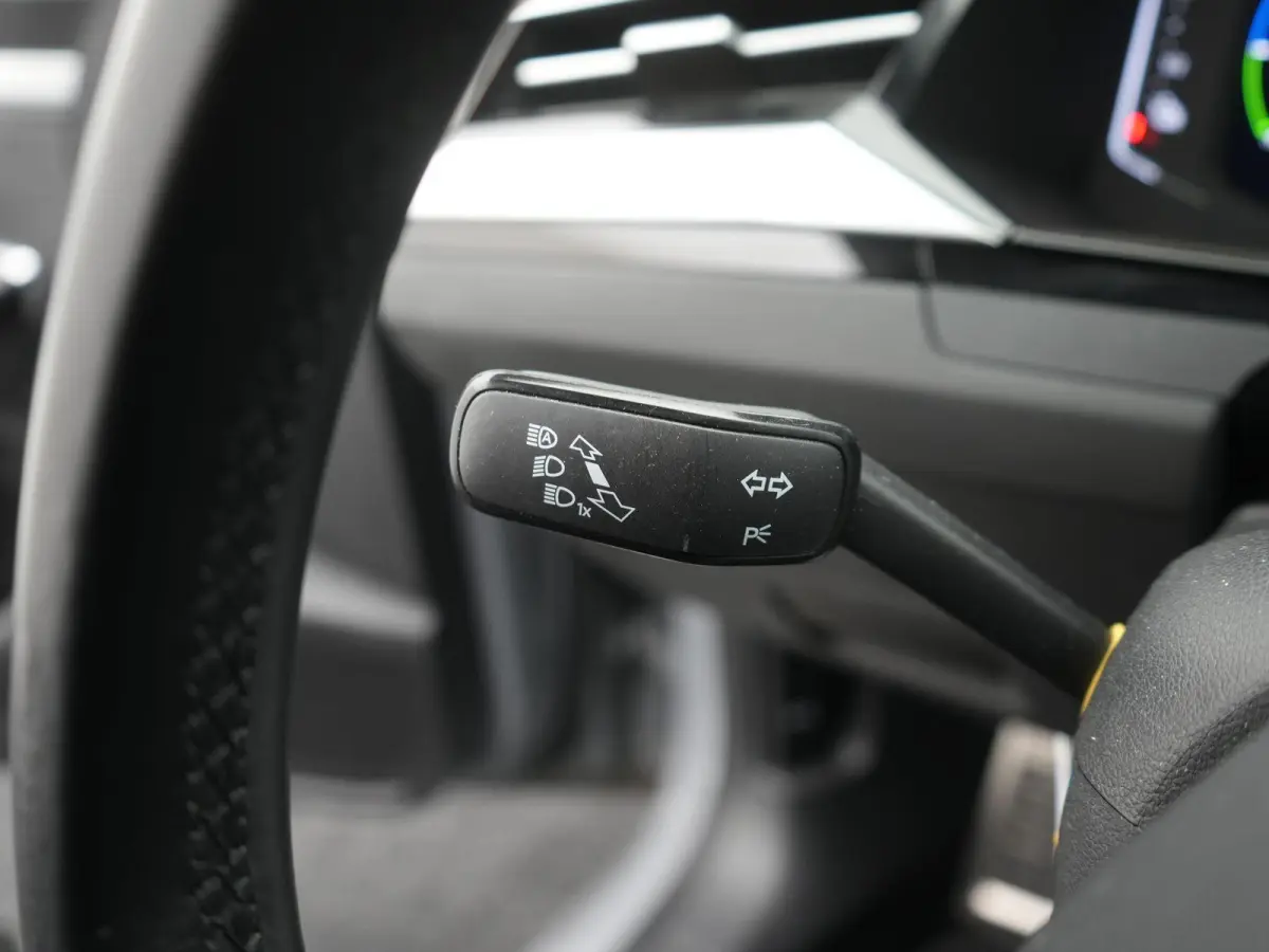1.4 TSI eHybrid Elegance | STOELVERWARMING VOOR EN ACHTER | ADAPTIEF CRUISE CONTROL | MATRIX LED KOPLAMPEN | 18 " LICHTMETALEN VELGEN | 12 MAANDEN BOVAG GARANTIE |