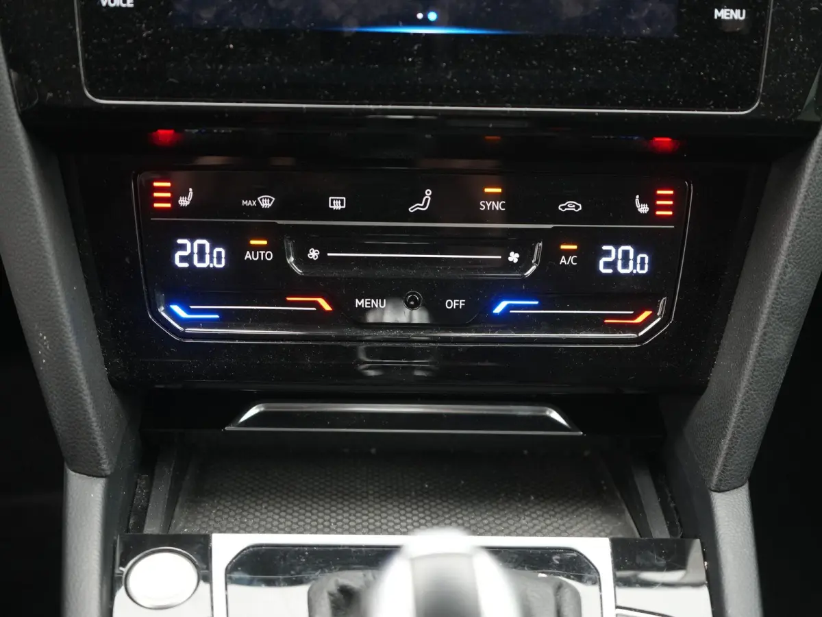 1.4 TSI eHybrid Elegance | STOELVERWARMING VOOR EN ACHTER | ADAPTIEF CRUISE CONTROL | MATRIX LED KOPLAMPEN | 18 " LICHTMETALEN VELGEN | 12 MAANDEN BOVAG GARANTIE |