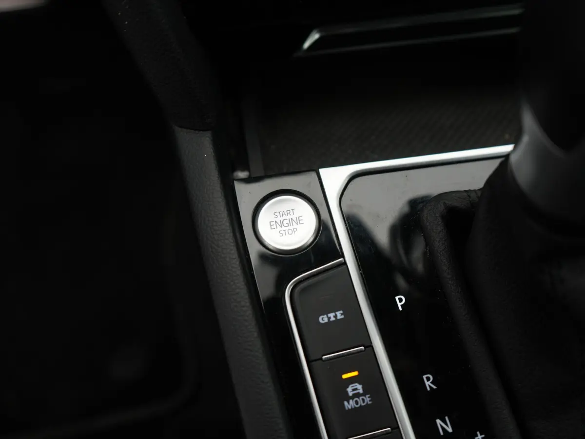 1.4 TSI eHybrid Elegance | STOELVERWARMING VOOR EN ACHTER | ADAPTIEF CRUISE CONTROL | MATRIX LED KOPLAMPEN | 18 " LICHTMETALEN VELGEN | 12 MAANDEN BOVAG GARANTIE |
