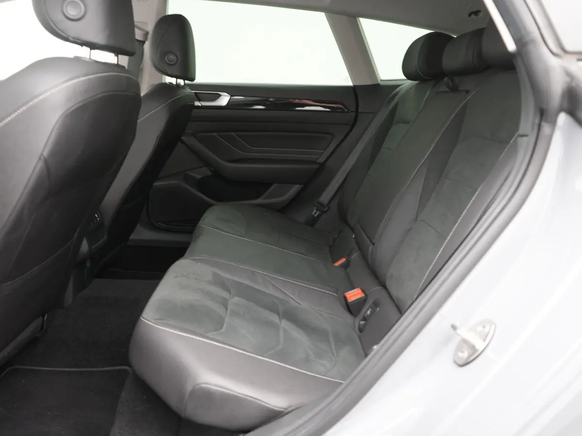 1.4 TSI eHybrid Elegance | STOELVERWARMING VOOR EN ACHTER | ADAPTIEF CRUISE CONTROL | MATRIX LED KOPLAMPEN | 18 " LICHTMETALEN VELGEN | 12 MAANDEN BOVAG GARANTIE |