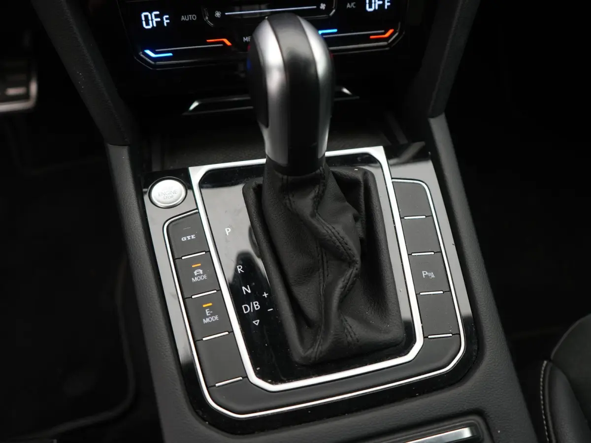 1.4 TSI eHybrid Elegance | STOELVERWARMING VOOR EN ACHTER | ADAPTIEF CRUISE CONTROL | MATRIX LED KOPLAMPEN | 18 " LICHTMETALEN VELGEN | 12 MAANDEN BOVAG GARANTIE |