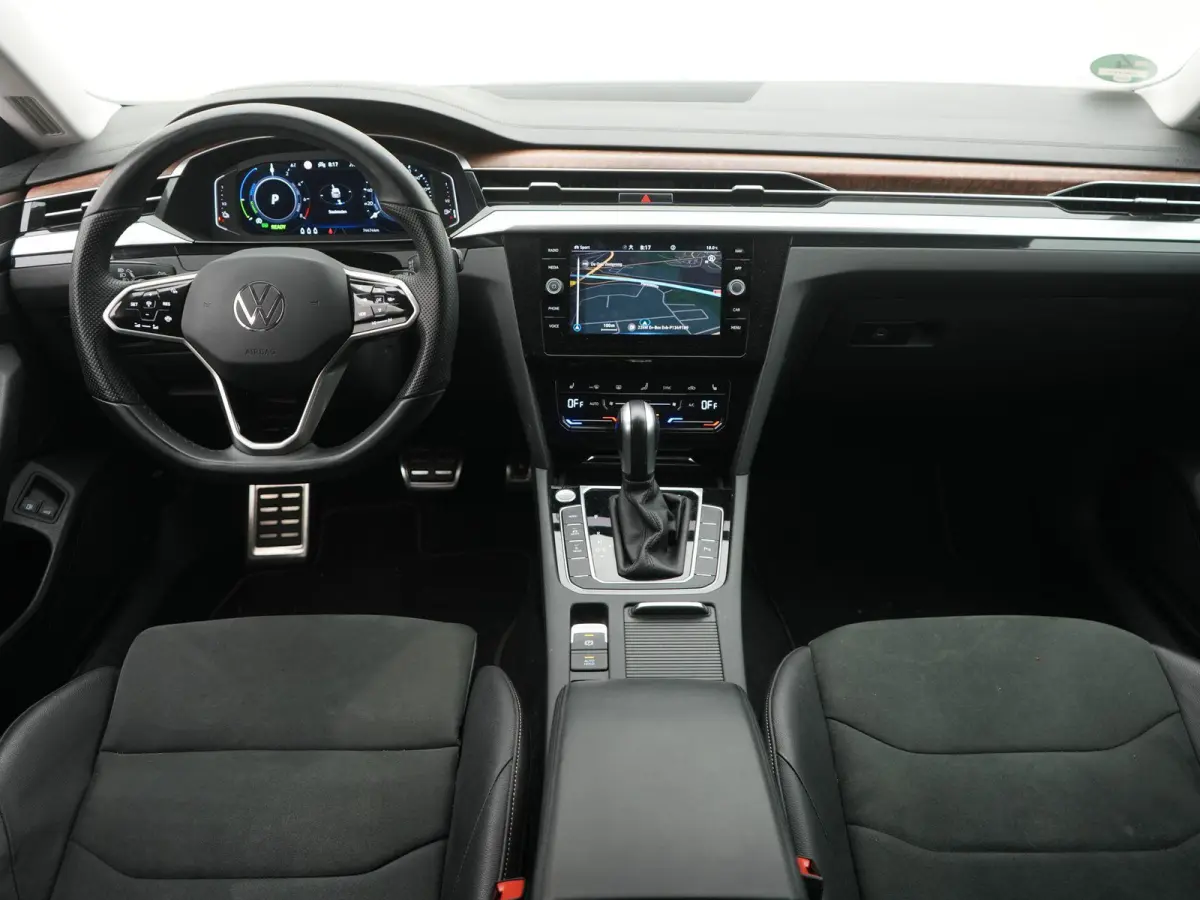 1.4 TSI eHybrid Elegance | STOELVERWARMING VOOR EN ACHTER | ADAPTIEF CRUISE CONTROL | MATRIX LED KOPLAMPEN | 18 " LICHTMETALEN VELGEN | 12 MAANDEN BOVAG GARANTIE |