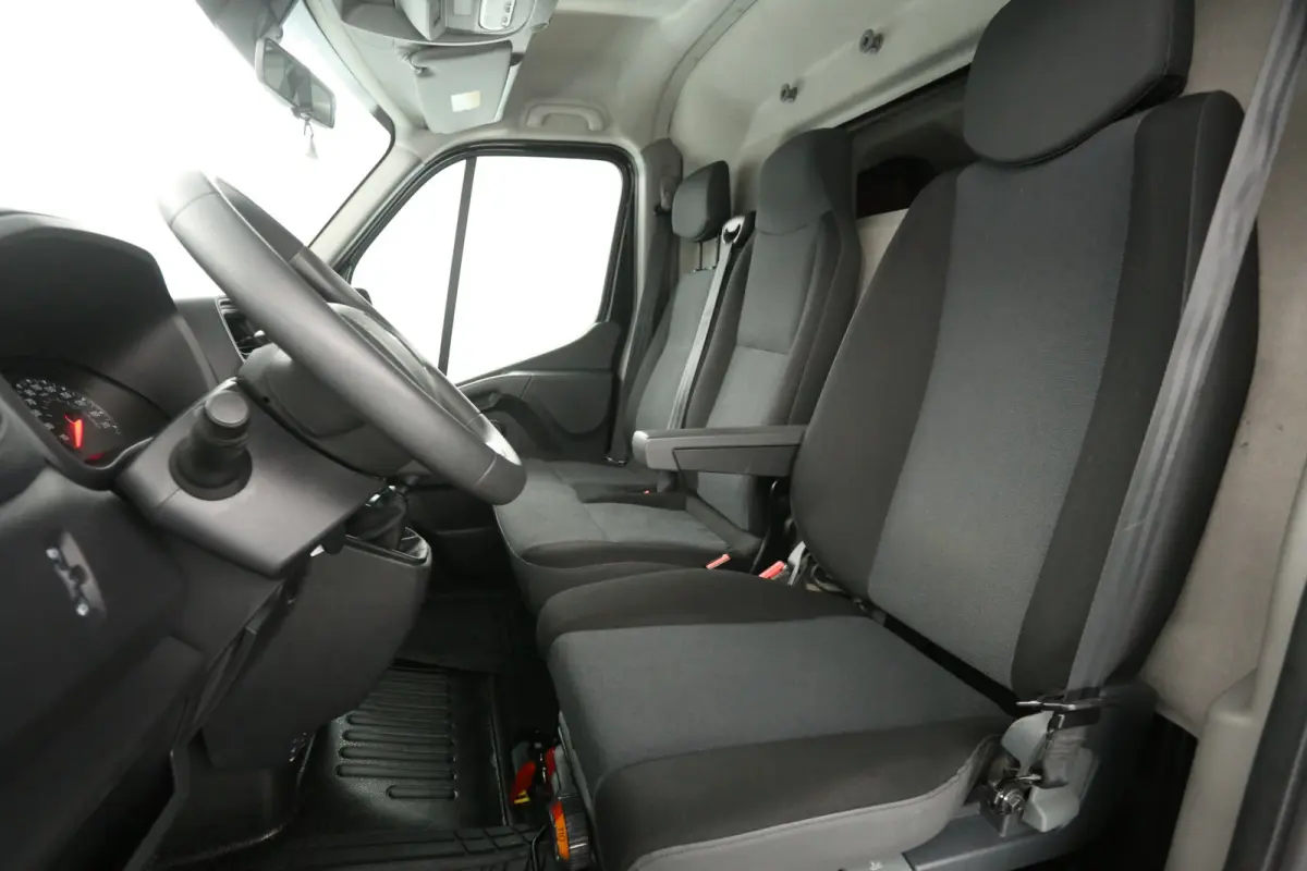 3.3t 180PK L2H2 | Clima | Camera | Cruise | 3 Zits | Navi | Parkeersens.