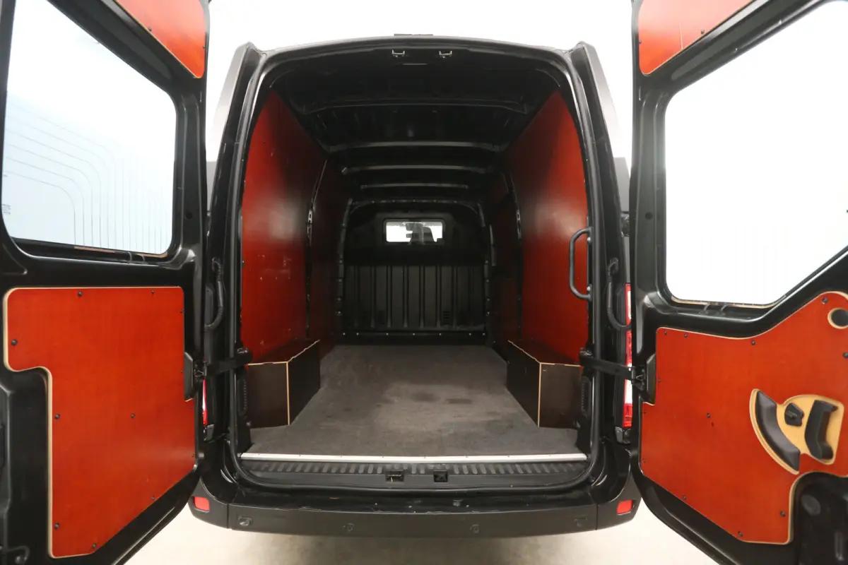 3.3t 180PK L2H2 | Clima | Camera | Cruise | 3 Zits | Navi | Parkeersens.
