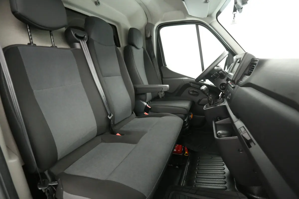 3.3t 180PK L2H2 | Clima | Camera | Cruise | 3 Zits | Navi | Parkeersens.