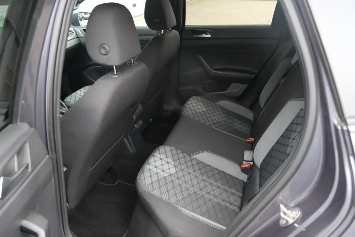 1.0 TSI 110pk DSG R-Line | App Connect | Achteruitrijcamera | Stoelverwarming | Clima