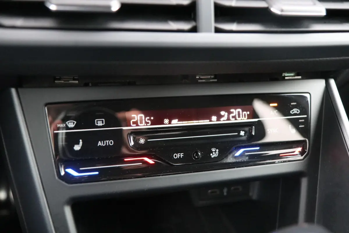 1.0 TSI 110pk DSG R-Line | App Connect | Achteruitrijcamera | Stoelverwarming | Clima