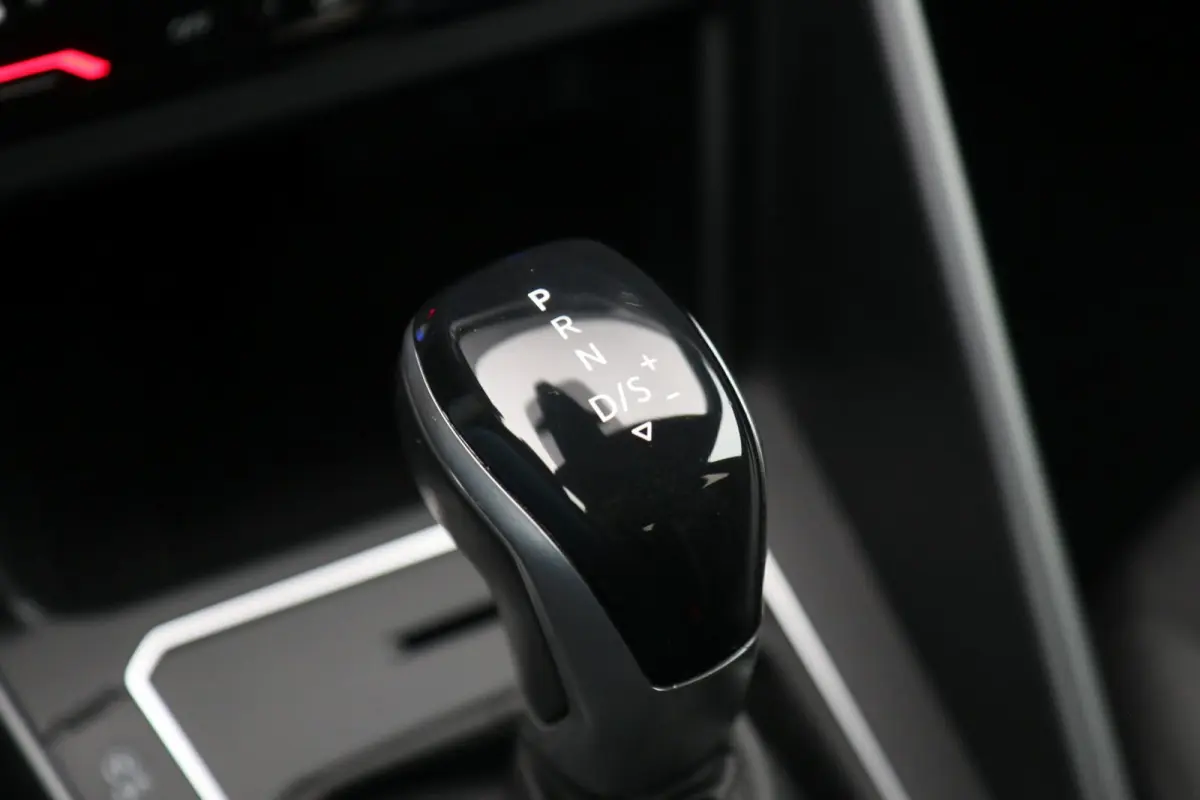 1.0 TSI 110pk DSG R-Line | App Connect | Achteruitrijcamera | Stoelverwarming | Clima