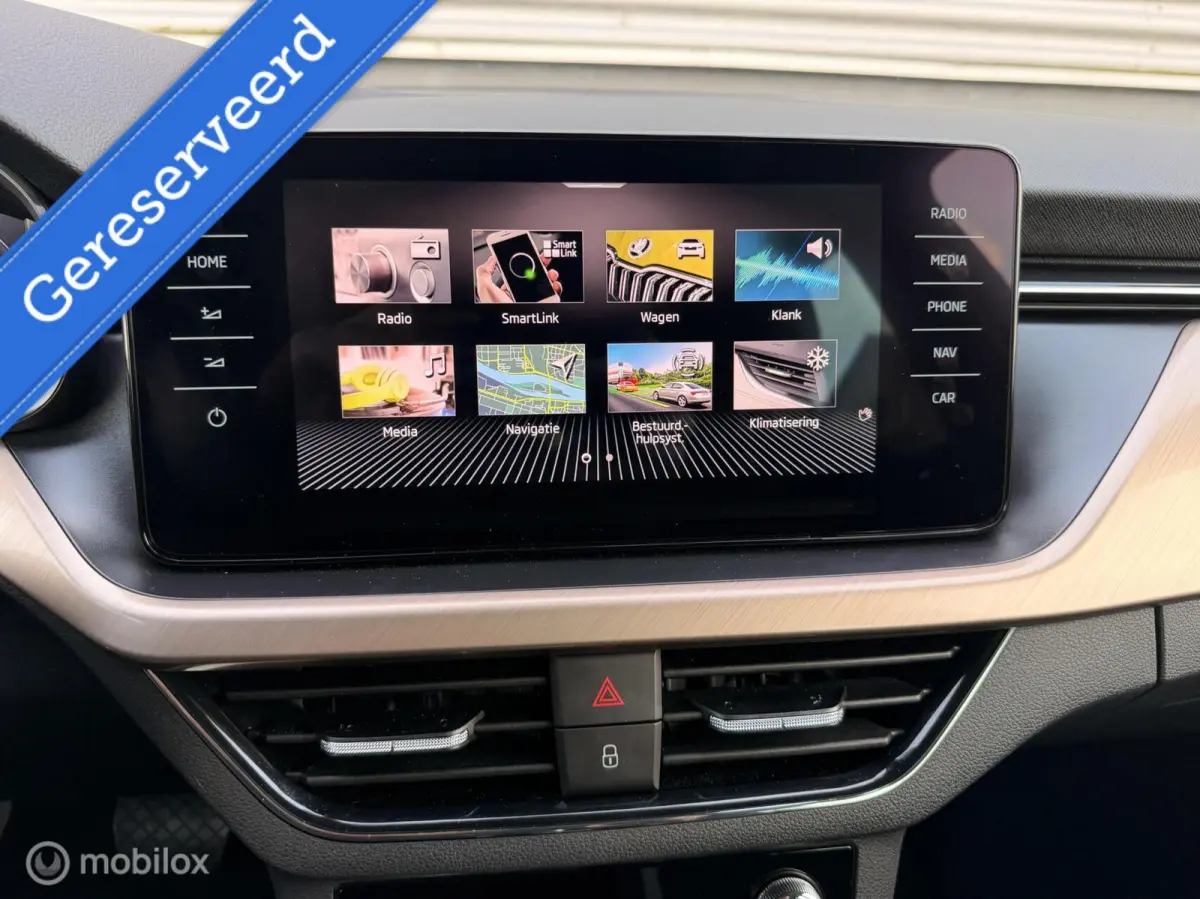 1.0 TSI Business Edition|Camera|Carplay|Virtual|