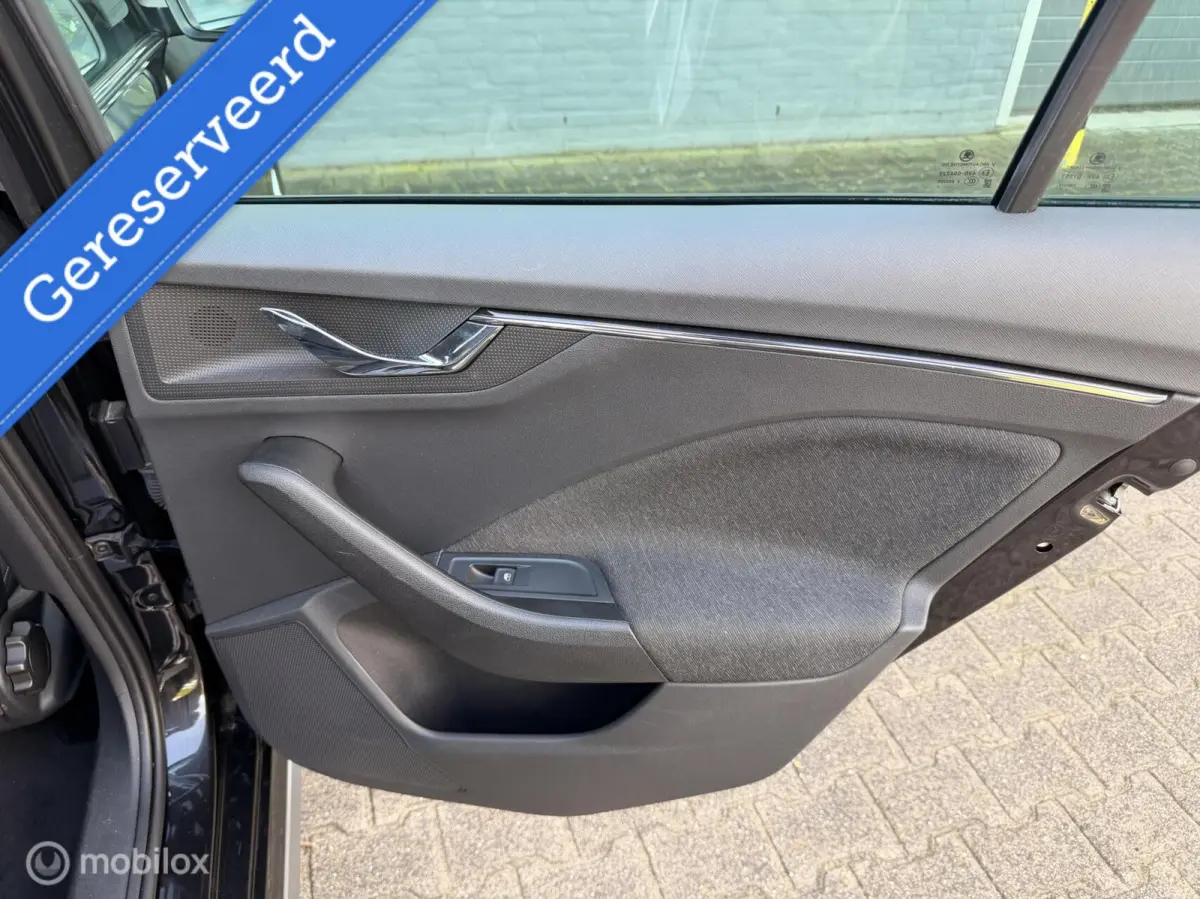 1.0 TSI Business Edition|Camera|Carplay|Virtual|