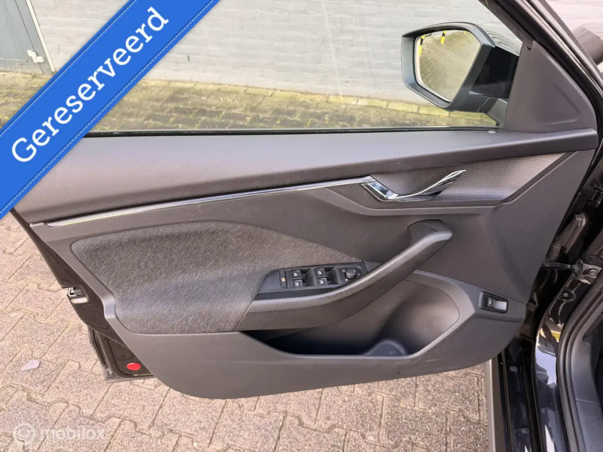 1.0 TSI Business Edition|Camera|Carplay|Virtual|