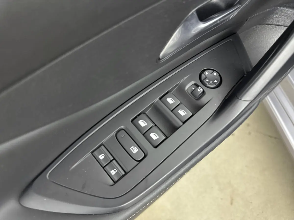 Plug-in Hybrid 180pk Allure | Navigatie | Camera | CarPlay | Dodehoekbewaking | Adaptieve Cruise Control