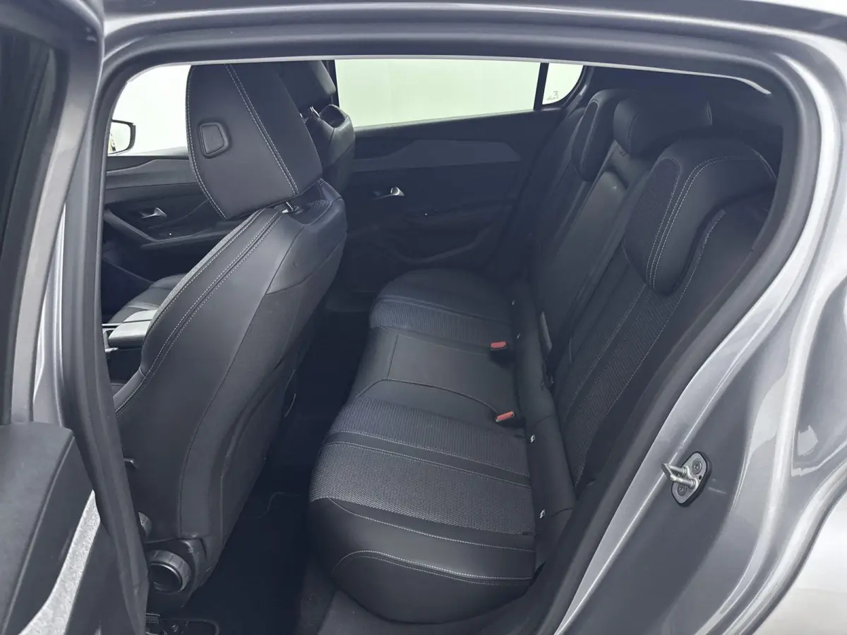 Plug-in Hybrid 180pk Allure | Navigatie | Camera | CarPlay | Dodehoekbewaking | Adaptieve Cruise Control