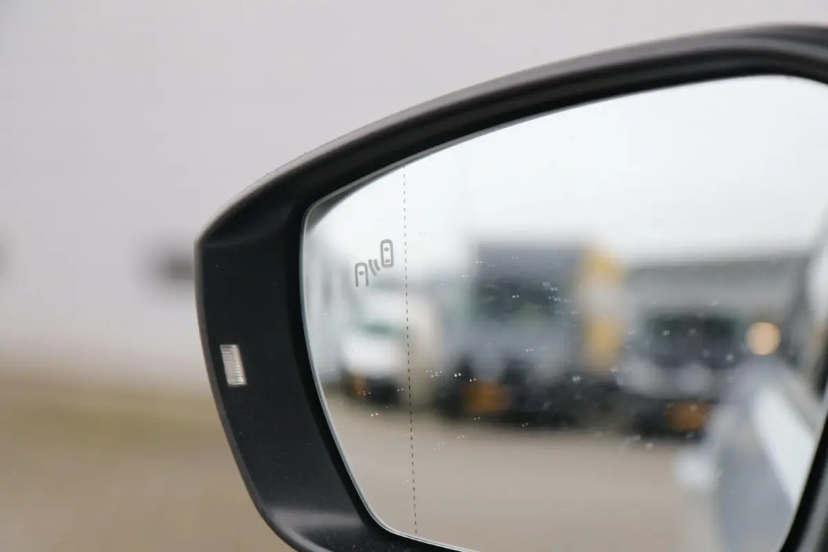1.0 TSI 110pk United | Navigatie | App Connect | Side Assist | Stoelverwarming