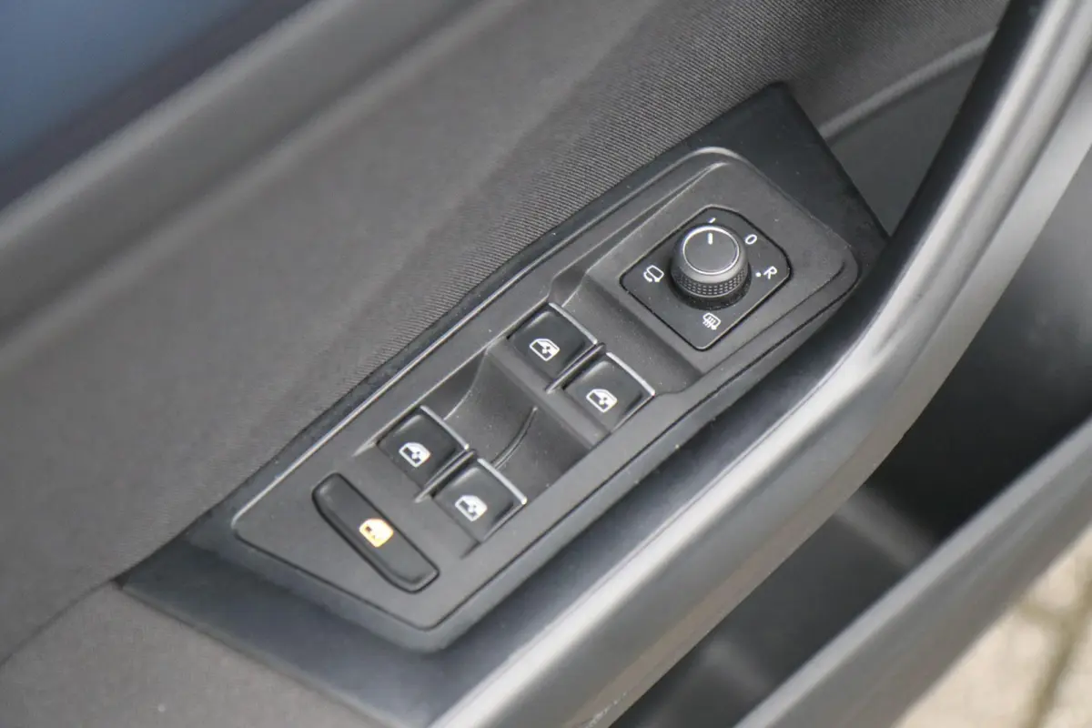 1.0 TSI 110pk United | Navigatie | App Connect | Side Assist | Stoelverwarming