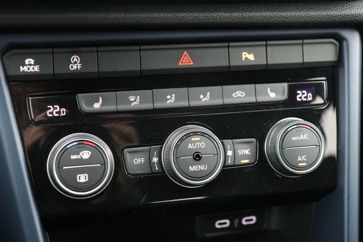 1.0 TSI 110pk United | Navigatie | App Connect | Side Assist | Stoelverwarming