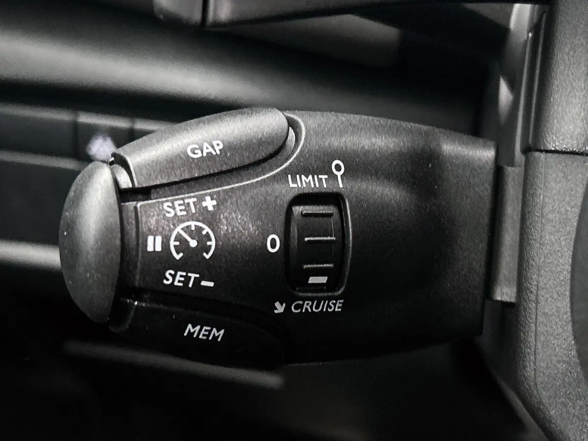 1.6 Plug-in Hybrid 225pk Business Plus Automaat | Schuif-/Kanteldak | Adaptieve Cruise Control | Elektrische Klep | Trekhaak | LED | Keyless Entry/Start |