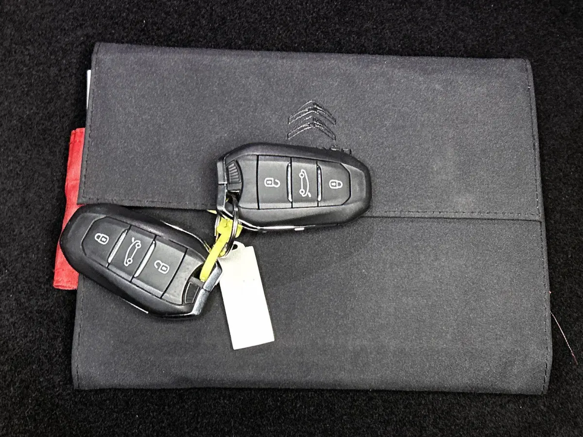 1.6 Plug-in Hybrid 225pk Business Plus Automaat | Schuif-/Kanteldak | Adaptieve Cruise Control | Elektrische Klep | Trekhaak | LED | Keyless Entry/Start |
