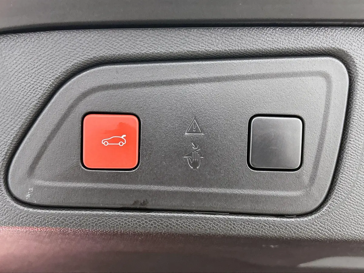 1.6 Plug-in Hybrid 225pk Business Plus Automaat | Schuif-/Kanteldak | Adaptieve Cruise Control | Elektrische Klep | Trekhaak | LED | Keyless Entry/Start |