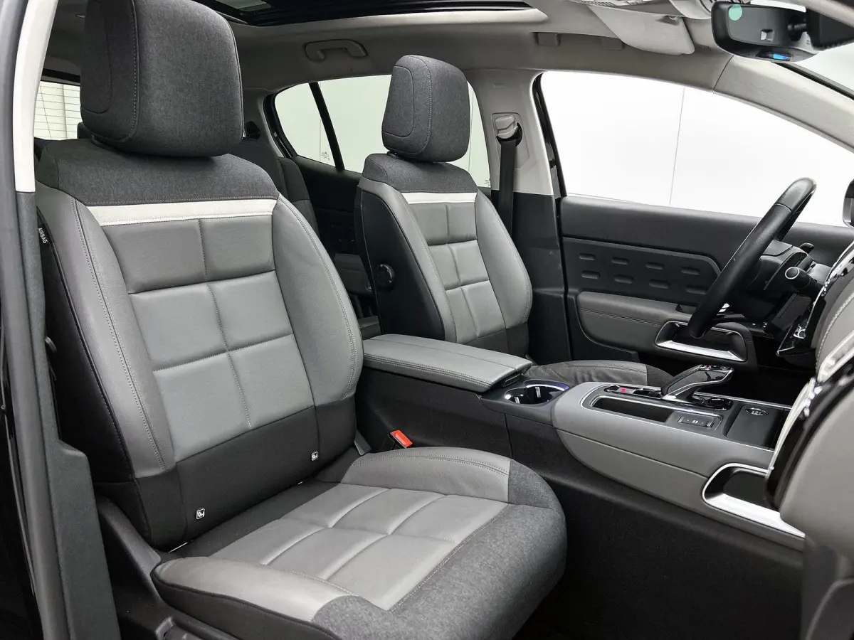 1.6 Plug-in Hybrid 225pk Business Plus Automaat | Schuif-/Kanteldak | Adaptieve Cruise Control | Elektrische Klep | Trekhaak | LED | Keyless Entry/Start |