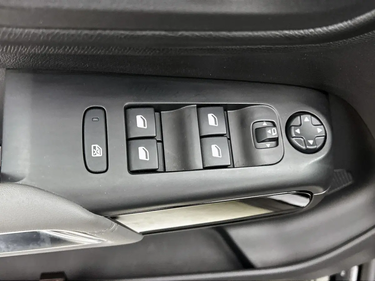1.6 Plug-in Hybrid 225pk Business Plus Automaat | Schuif-/Kanteldak | Adaptieve Cruise Control | Elektrische Klep | Trekhaak | LED | Keyless Entry/Start |