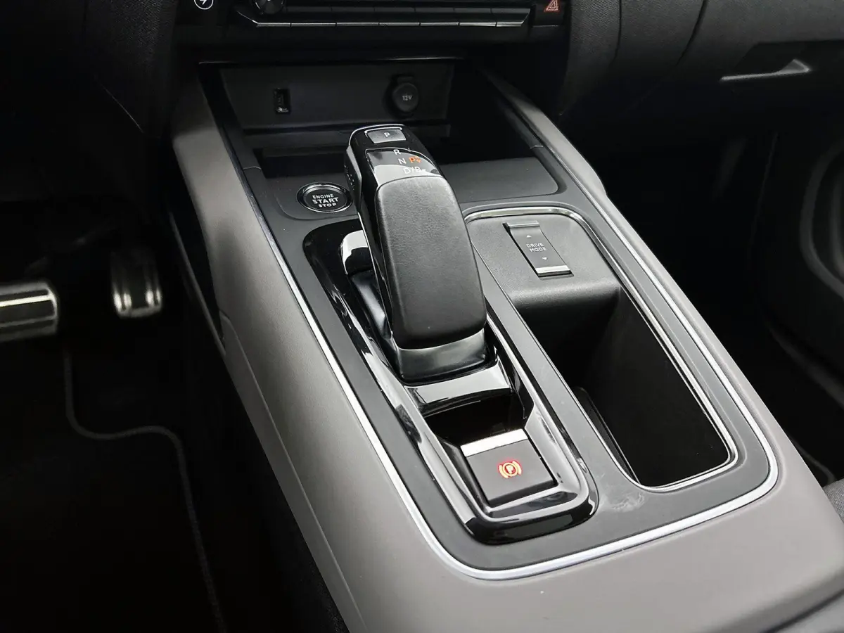 1.6 Plug-in Hybrid 225pk Business Plus Automaat | Schuif-/Kanteldak | Adaptieve Cruise Control | Elektrische Klep | Trekhaak | LED | Keyless Entry/Start |