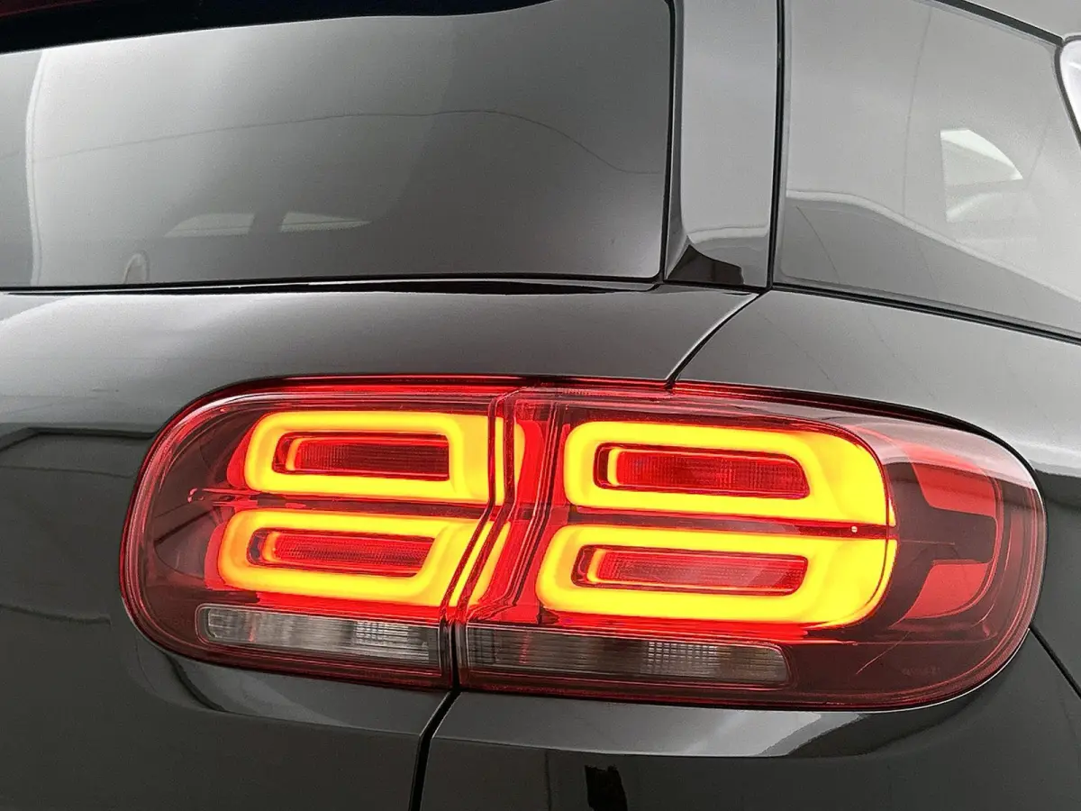 1.6 Plug-in Hybrid 225pk Business Plus Automaat | Schuif-/Kanteldak | Adaptieve Cruise Control | Elektrische Klep | Trekhaak | LED | Keyless Entry/Start |