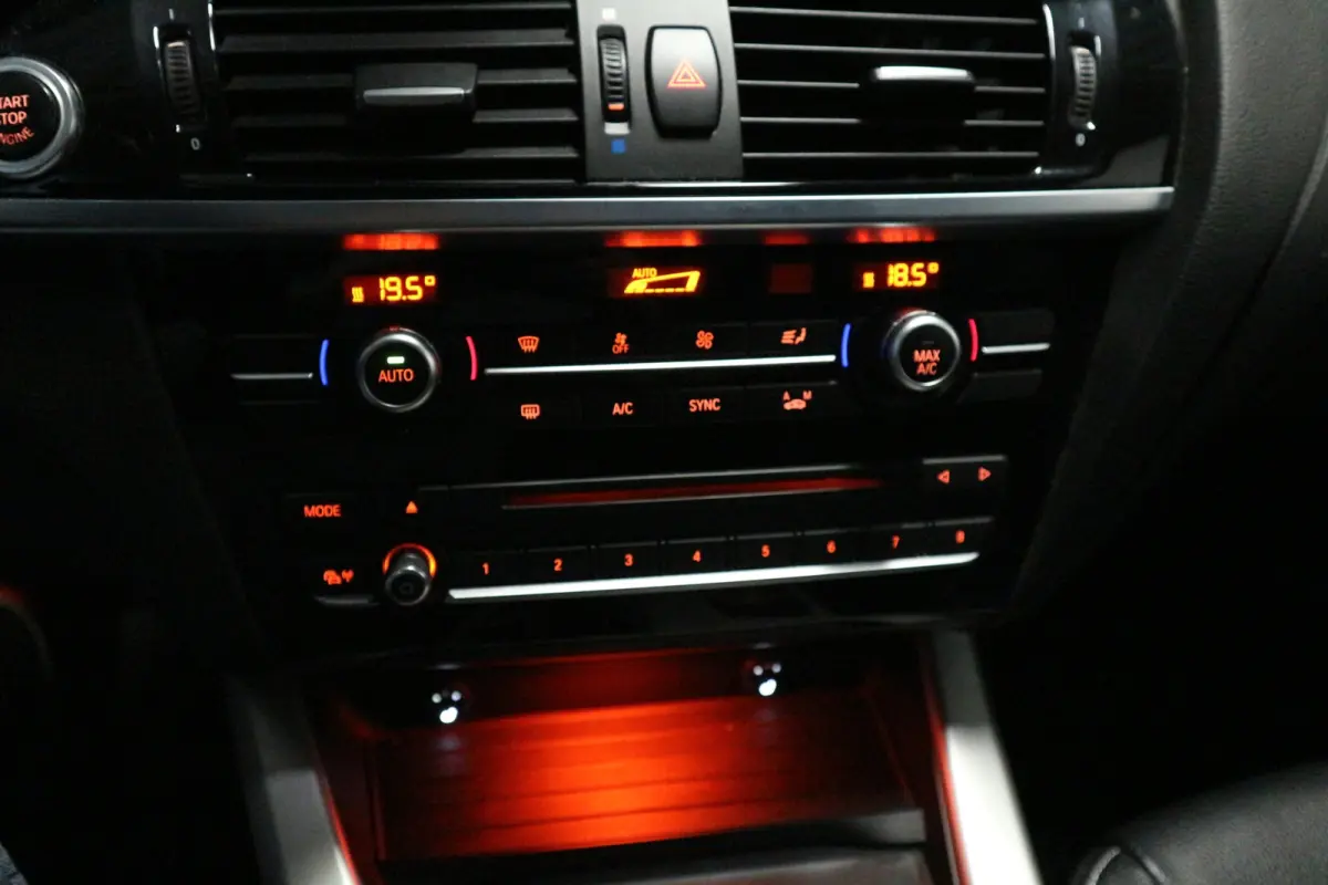 XDrive20i Executive KEURIG ONDERHOUDEN/ 12 MAANDEN GARANTIE ! ! !