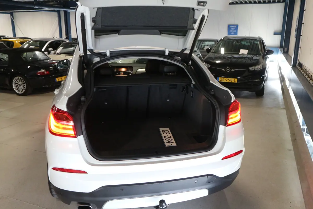 XDrive20i Executive KEURIG ONDERHOUDEN/ 12 MAANDEN GARANTIE ! ! !