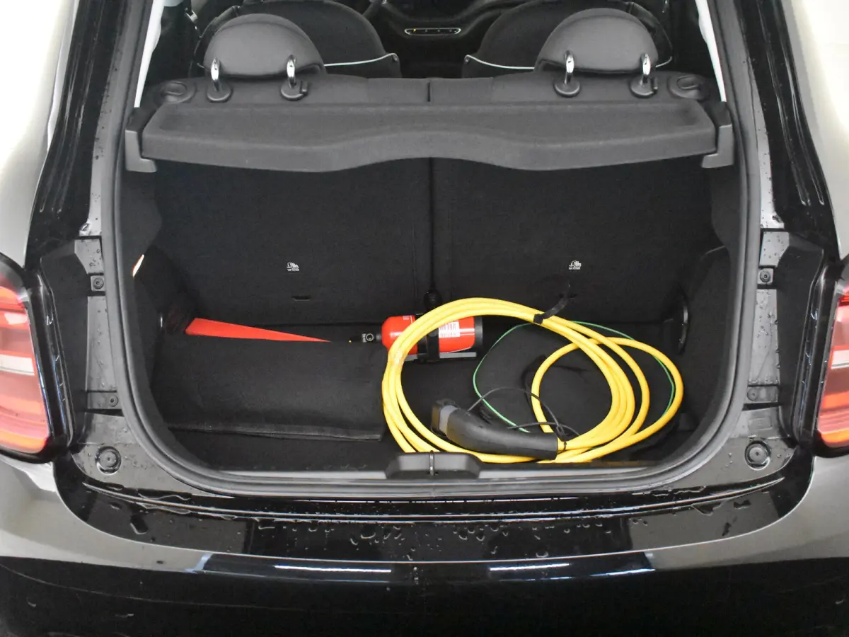 Urban 42 kWh l Camera | SoH 97% l LM-Velgen l Navigatie l Apple Car Play l Cr Control l Sfeer Pakket l