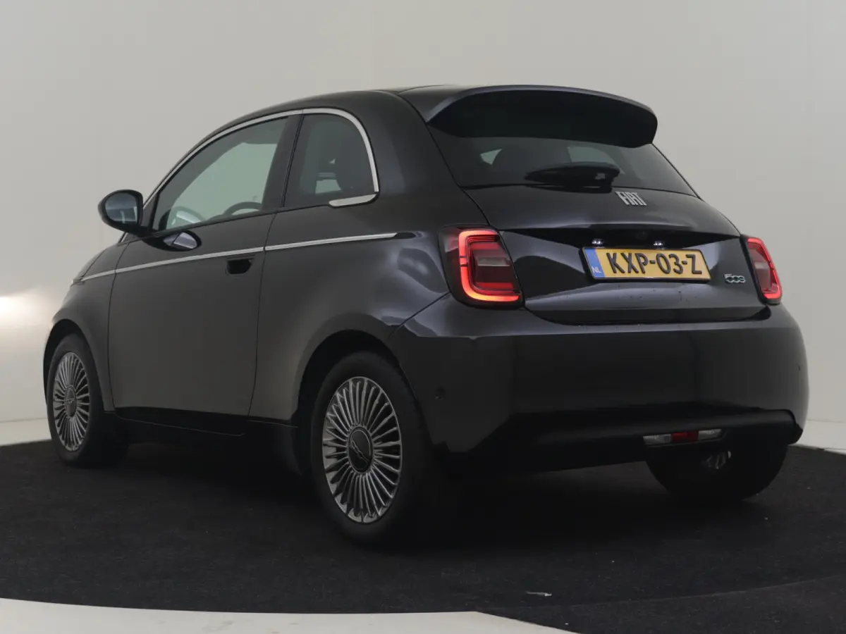 Urban 42 kWh l Camera | SoH 97% l LM-Velgen l Navigatie l Apple Car Play l Cr Control l Sfeer Pakket l