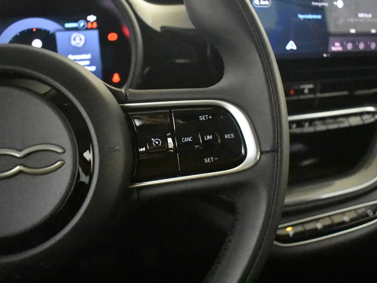 Urban 42 kWh l Camera | SoH 97% l LM-Velgen l Navigatie l Apple Car Play l Cr Control l Sfeer Pakket l