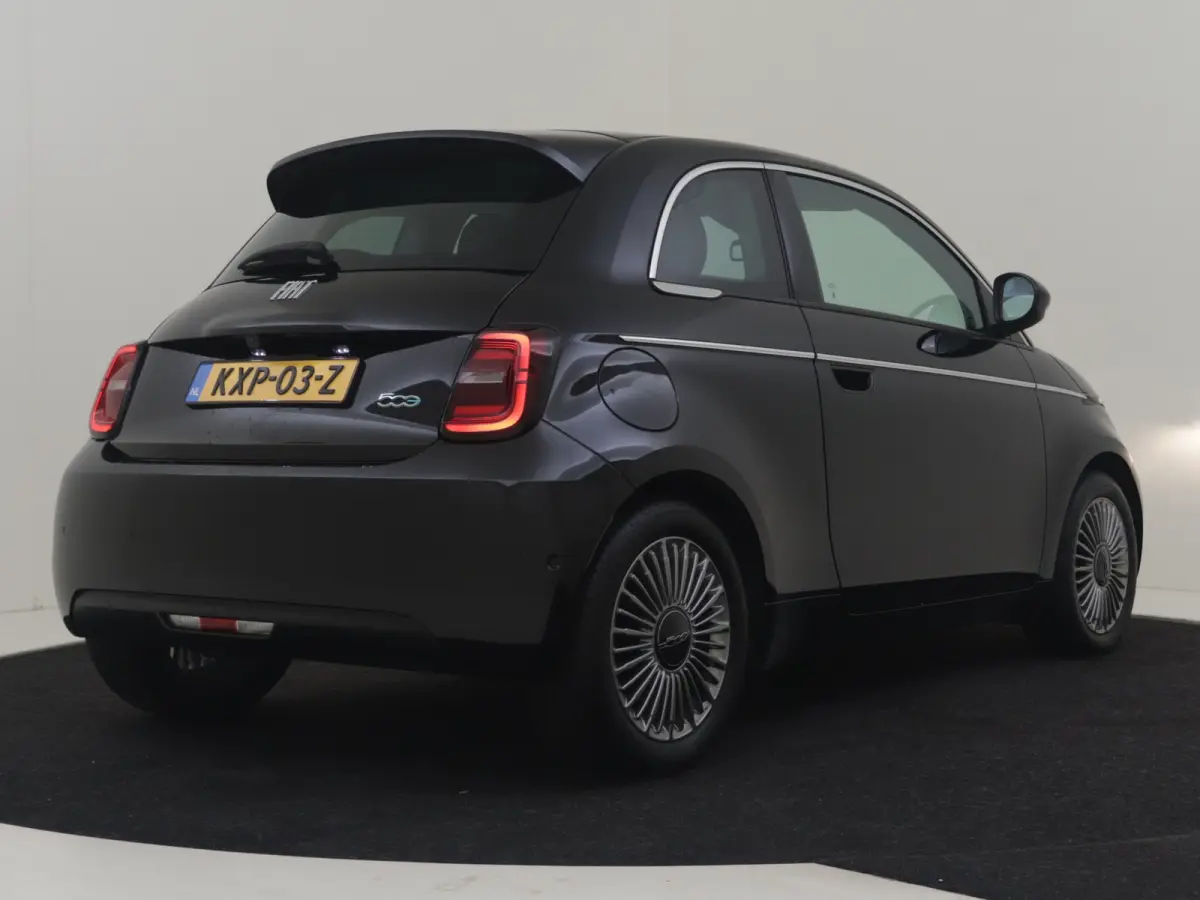 Urban 42 kWh l Camera | SoH 97% l LM-Velgen l Navigatie l Apple Car Play l Cr Control l Sfeer Pakket l