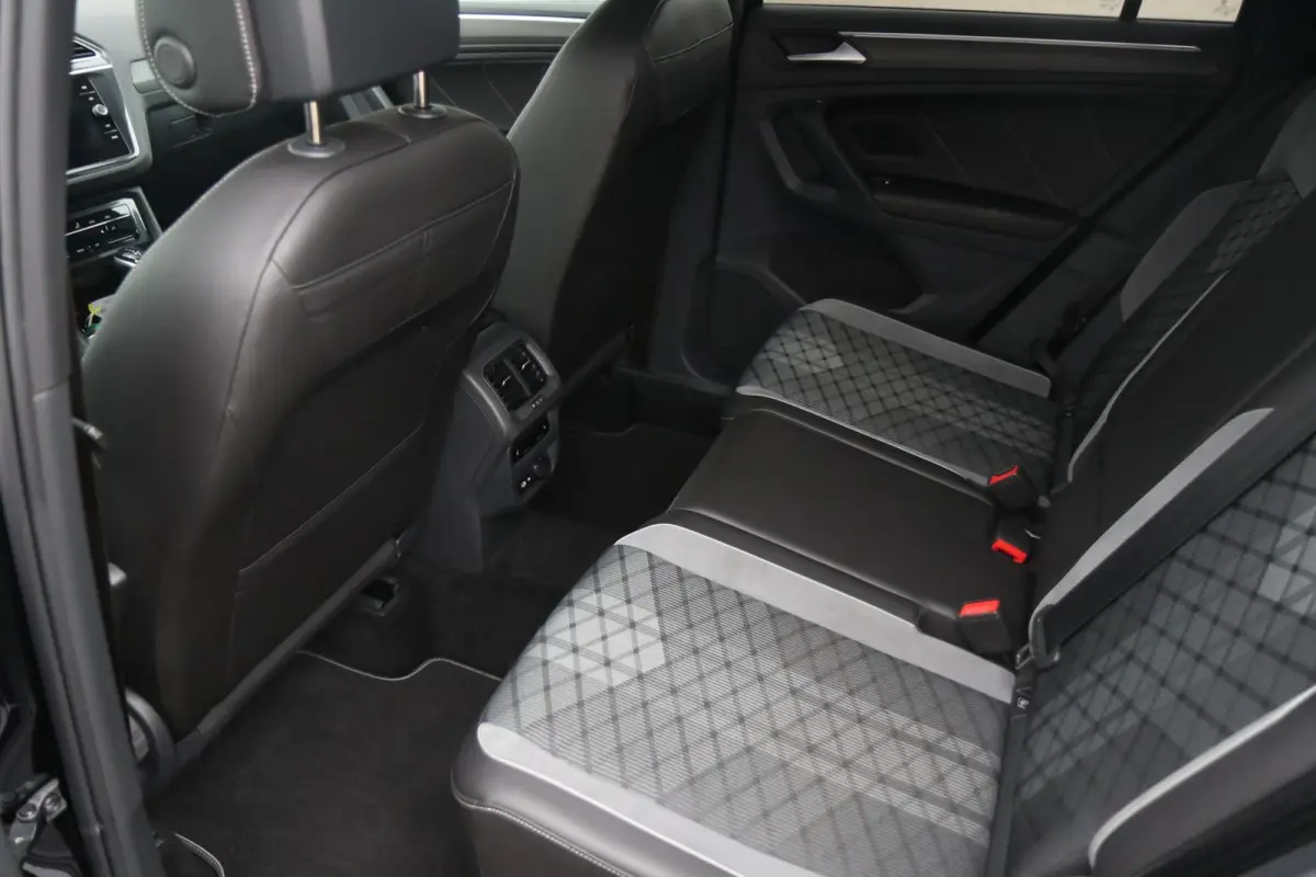 1.4 TSI 245pk eHybrid R-Line Business+ | SoH 89% | Trekhaak | 360 Camera | Stoelverwarming | Navigatie | App Connect