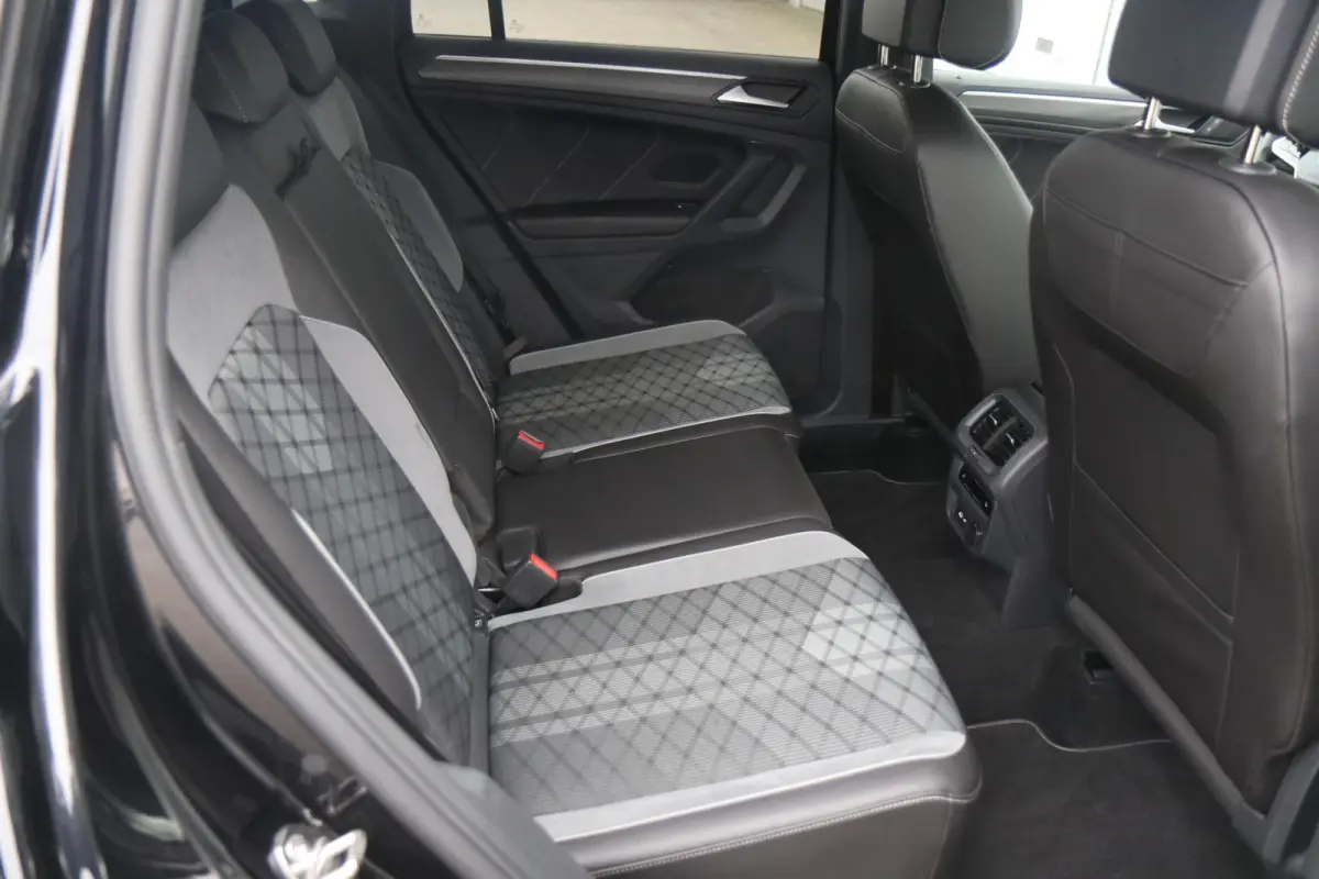 1.4 TSI 245pk eHybrid R-Line Business+ | SoH 89% | Trekhaak | 360 Camera | Stoelverwarming | Navigatie | App Connect