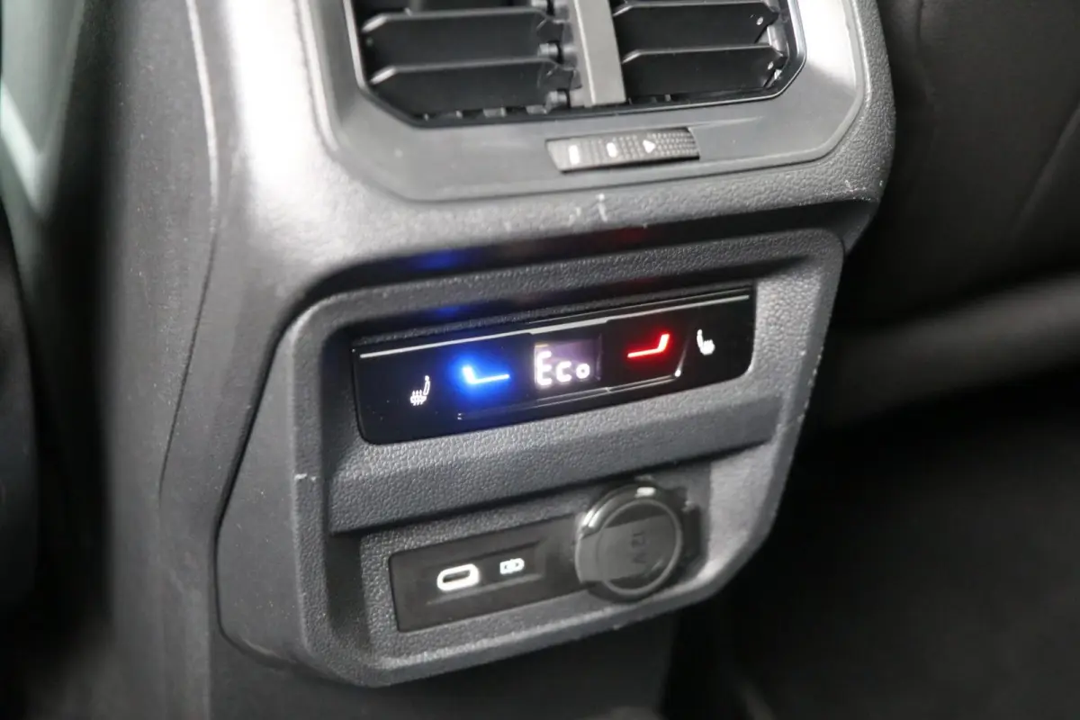 1.4 TSI 245pk eHybrid R-Line Business+ | SoH 89% | Trekhaak | 360 Camera | Stoelverwarming | Navigatie | App Connect