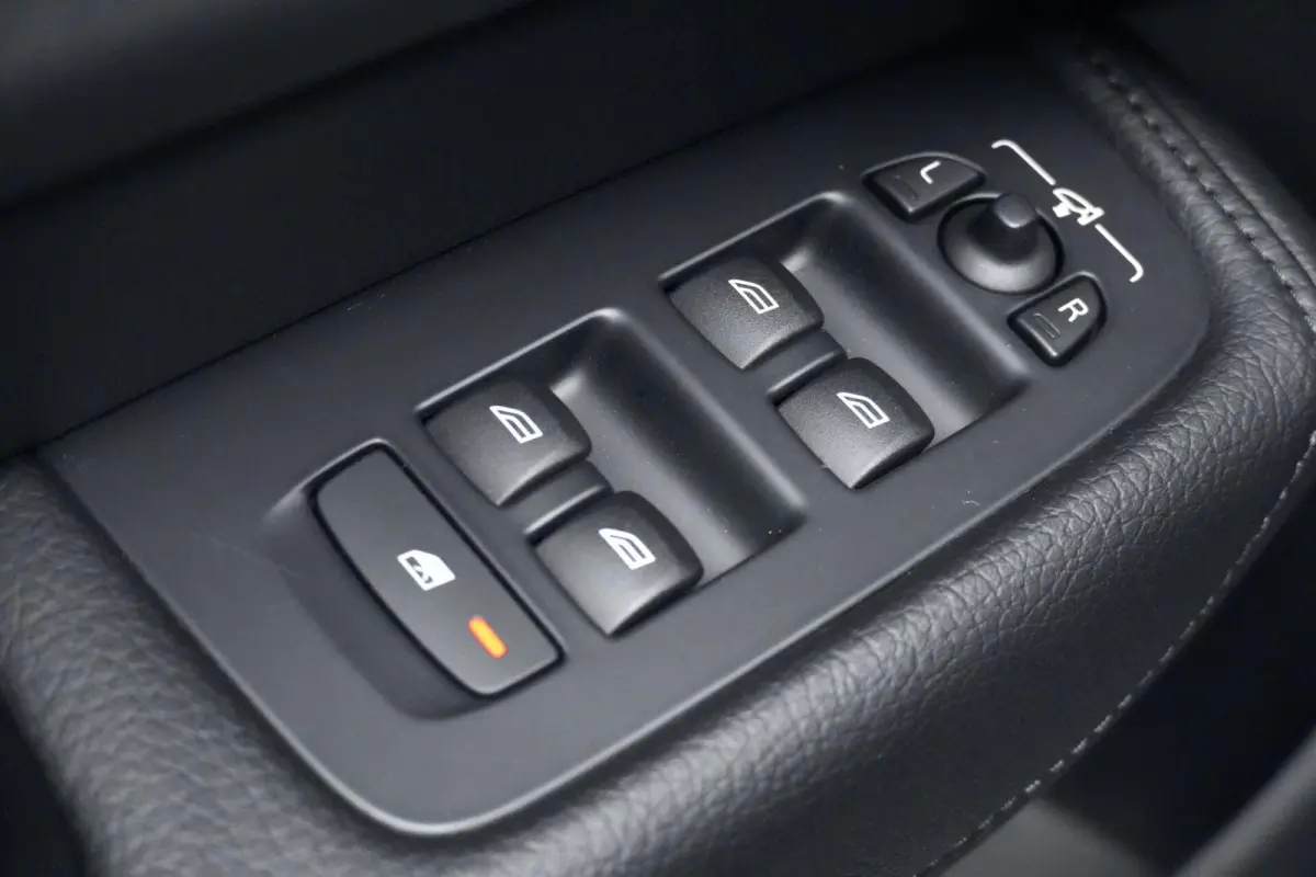 2.0 T8 Twin Engine AWD Momentum 391 PK | Pano-dak | CarPlay | 360 Camera | Led | Pdc | Trekhaak | Luchtvering | Keyless |