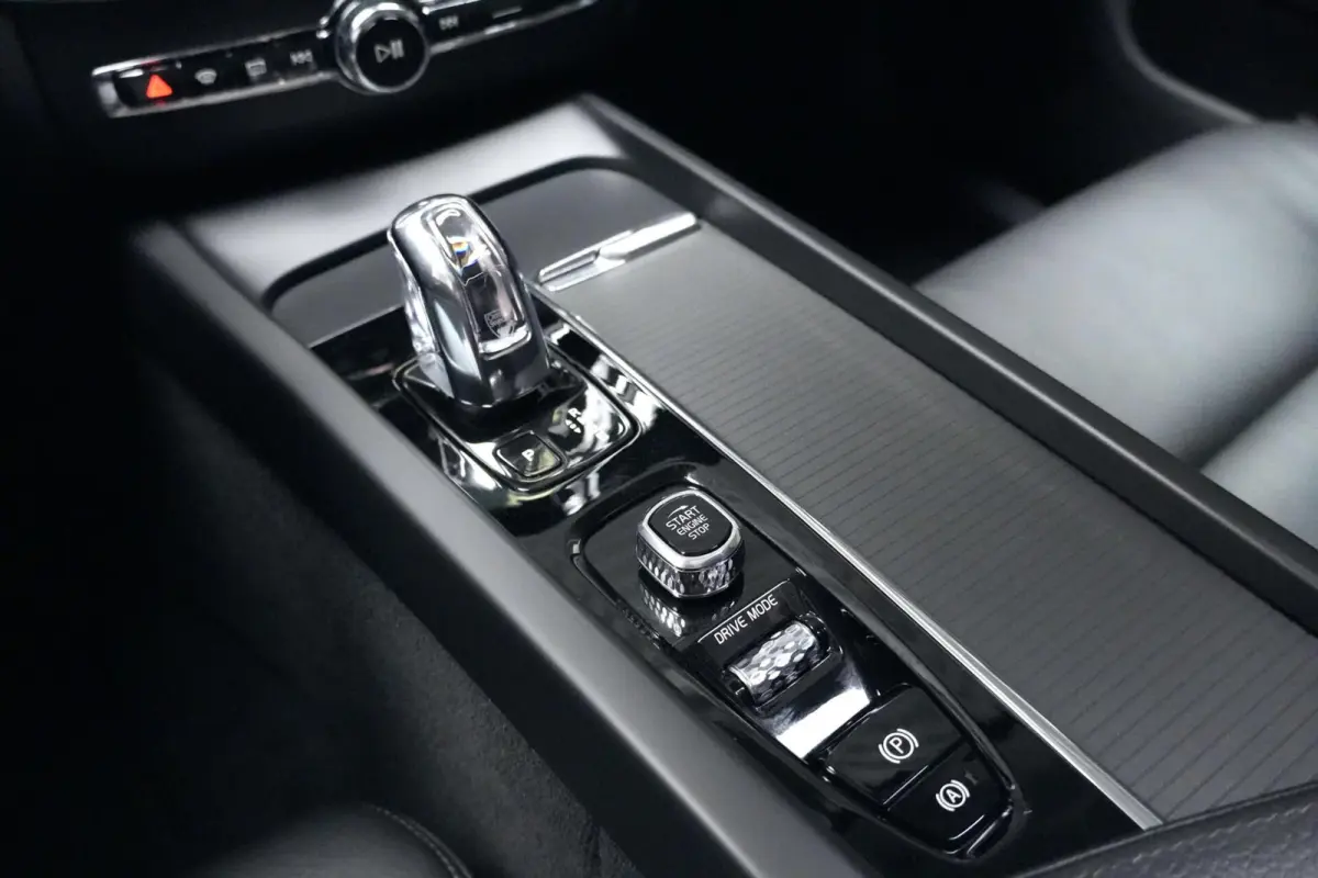 2.0 T8 Twin Engine AWD Momentum 391 PK | Pano-dak | CarPlay | 360 Camera | Led | Pdc | Trekhaak | Luchtvering | Keyless |
