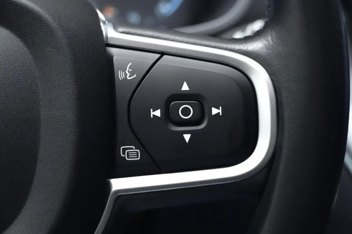 2.0 T8 Twin Engine AWD Momentum 391 PK | Pano-dak | CarPlay | 360 Camera | Led | Pdc | Trekhaak | Luchtvering | Keyless |