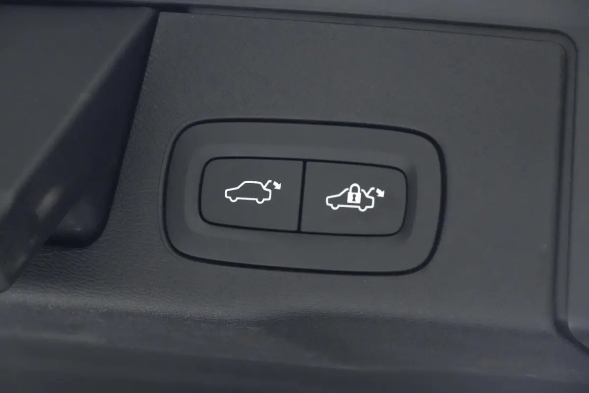 2.0 T8 Twin Engine AWD Momentum 391 PK | Pano-dak | CarPlay | 360 Camera | Led | Pdc | Trekhaak | Luchtvering | Keyless |