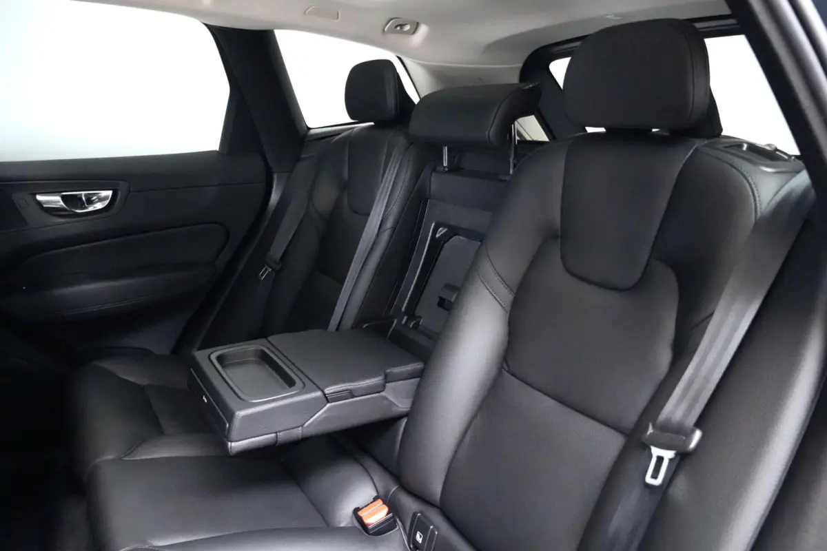 2.0 T8 Twin Engine AWD Momentum 391 PK | Pano-dak | CarPlay | 360 Camera | Led | Pdc | Trekhaak | Luchtvering | Keyless |
