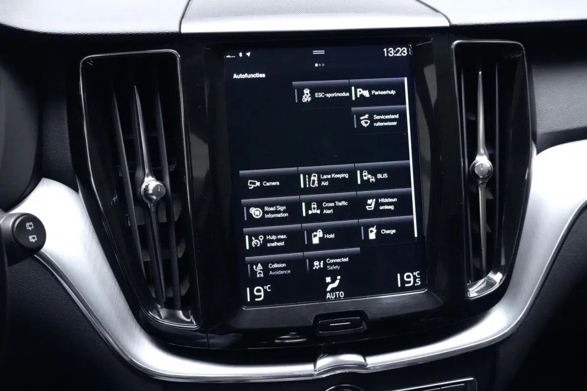 2.0 T8 Twin Engine AWD Momentum 391 PK | Pano-dak | CarPlay | 360 Camera | Led | Pdc | Trekhaak | Luchtvering | Keyless |